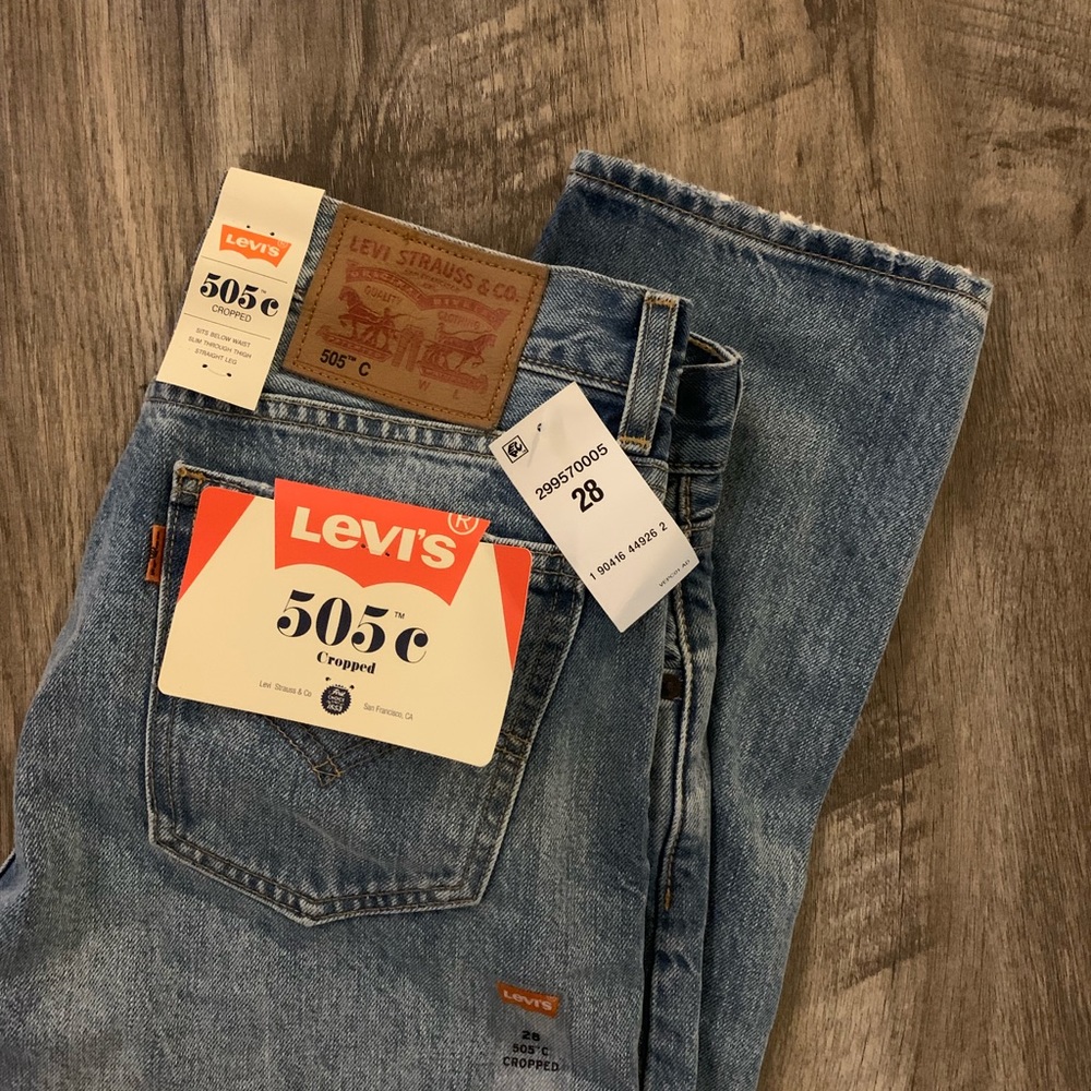 NWT Women’s Levi’s 505c Cropped Jeans 28